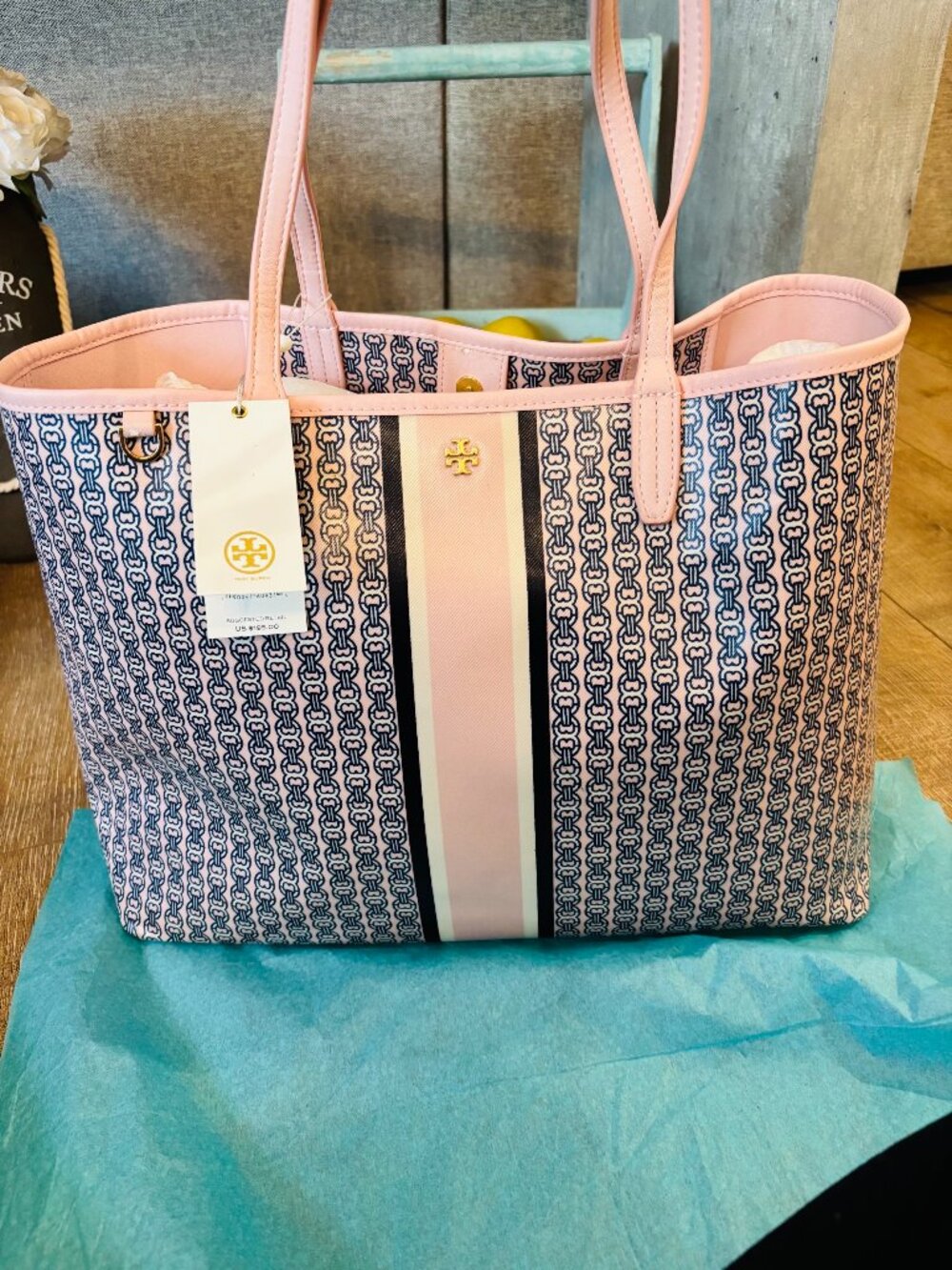 The Tory Burch Gemini Link Large Tote i